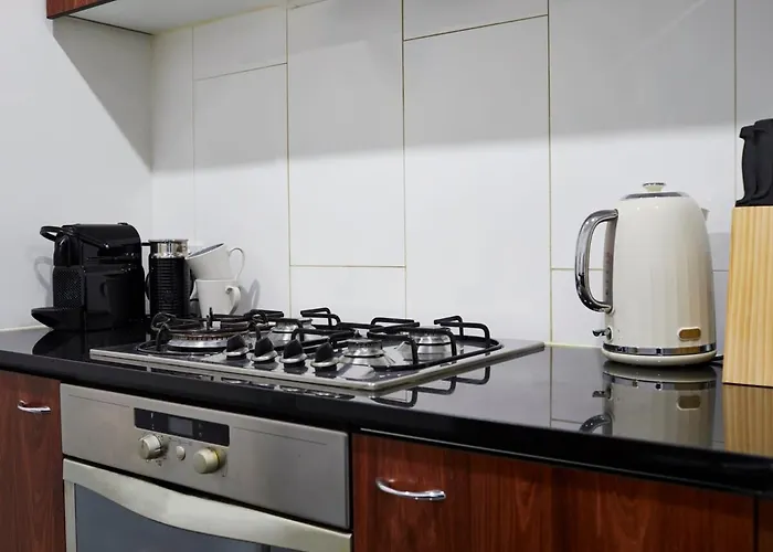 2 Bdrm 2 Bthrm Apt With Parking In Central Cbd