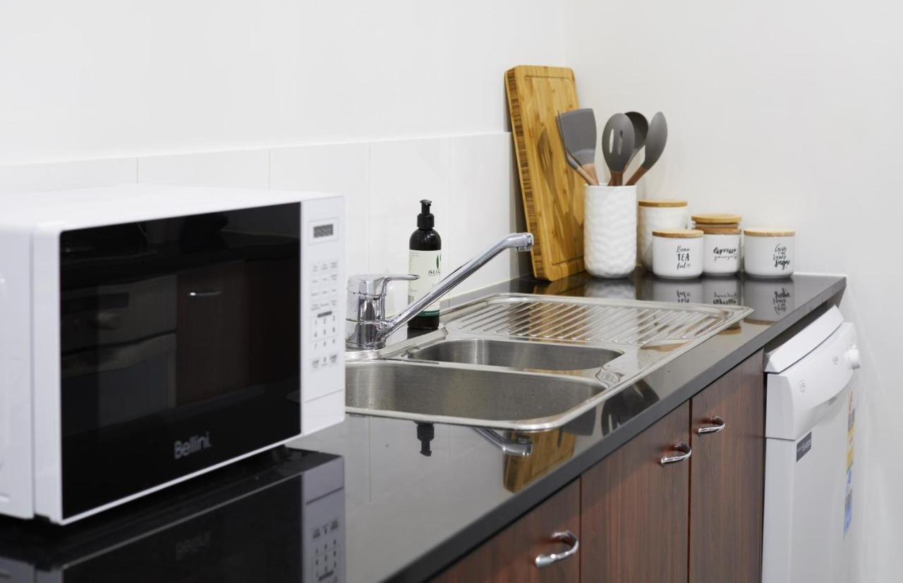 2 Bdrm 2 Bthrm With Parking In Cbd Apartment Melbourne