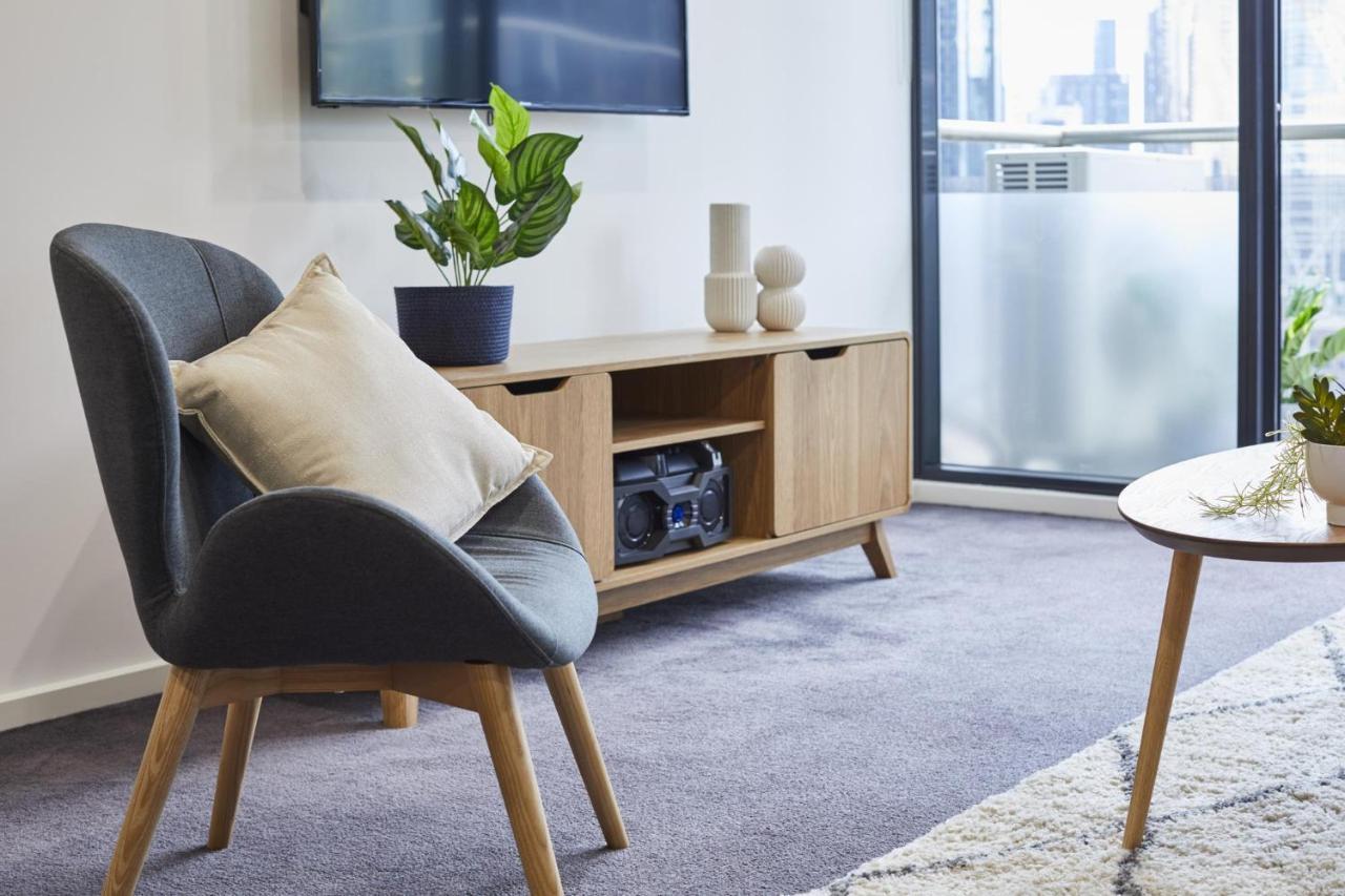 2 Bdrm 2 Bthrm With Parking In Cbd Apartment Melbourne
