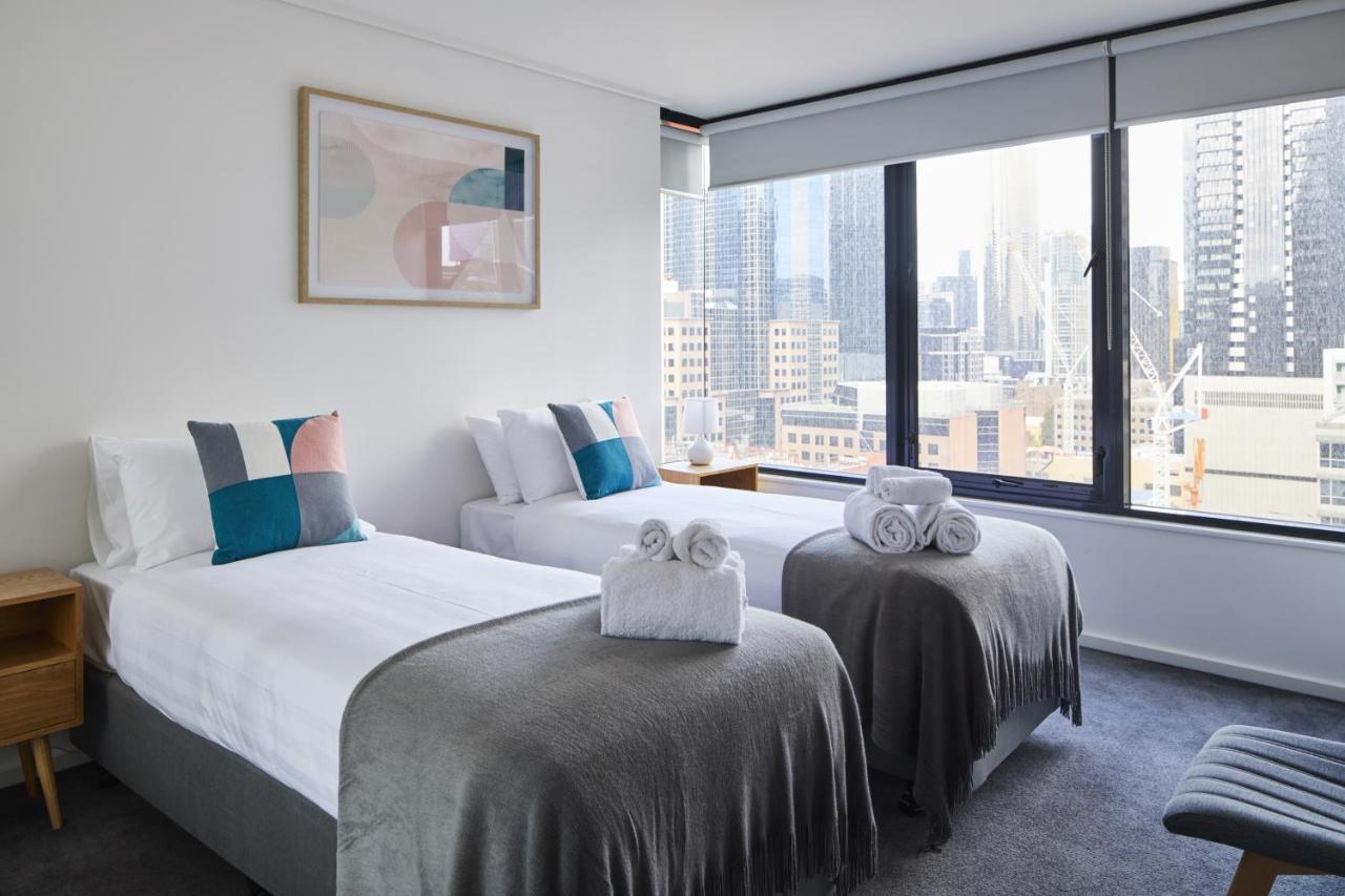 2 Bdrm 2 Bthrm With Parking In Cbd Apartment *
