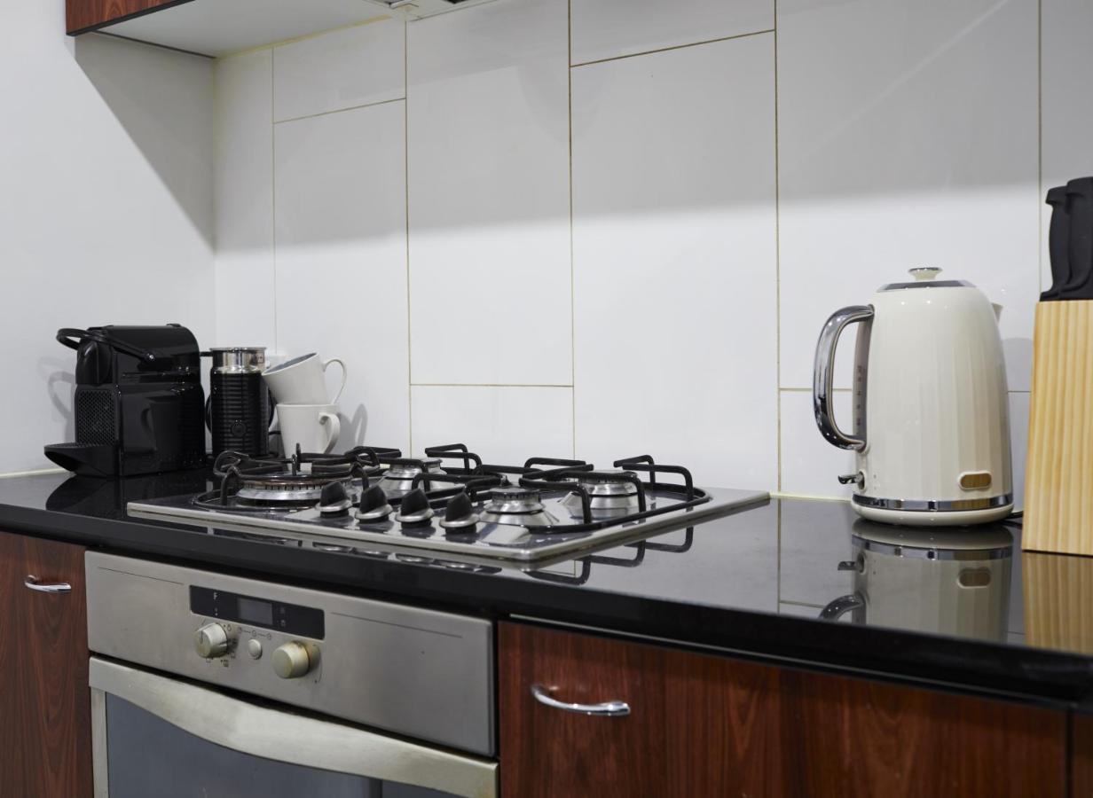 Apartment 2 Bdrm 2 Bthrm With Parking In Cbd Melbourne