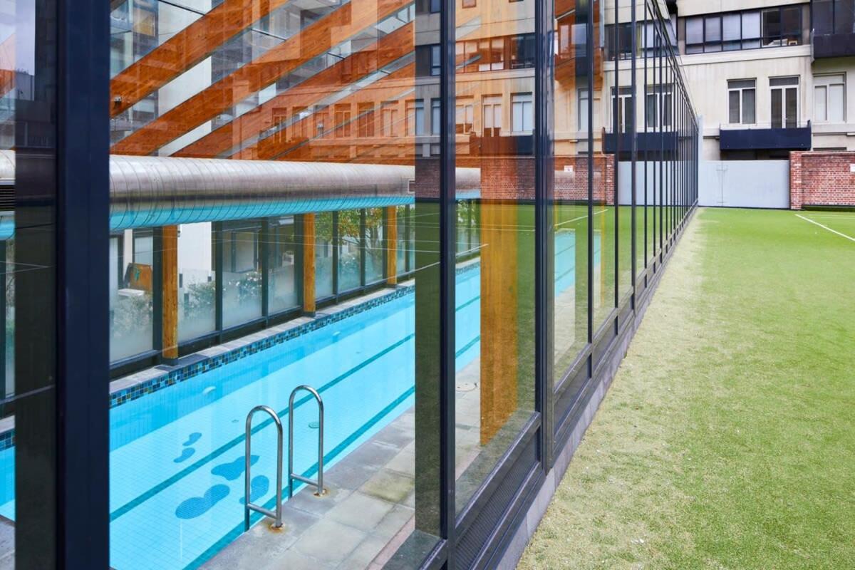 Apartment 2 Bdrm 2 Bthrm With Parking In Cbd Melbourne