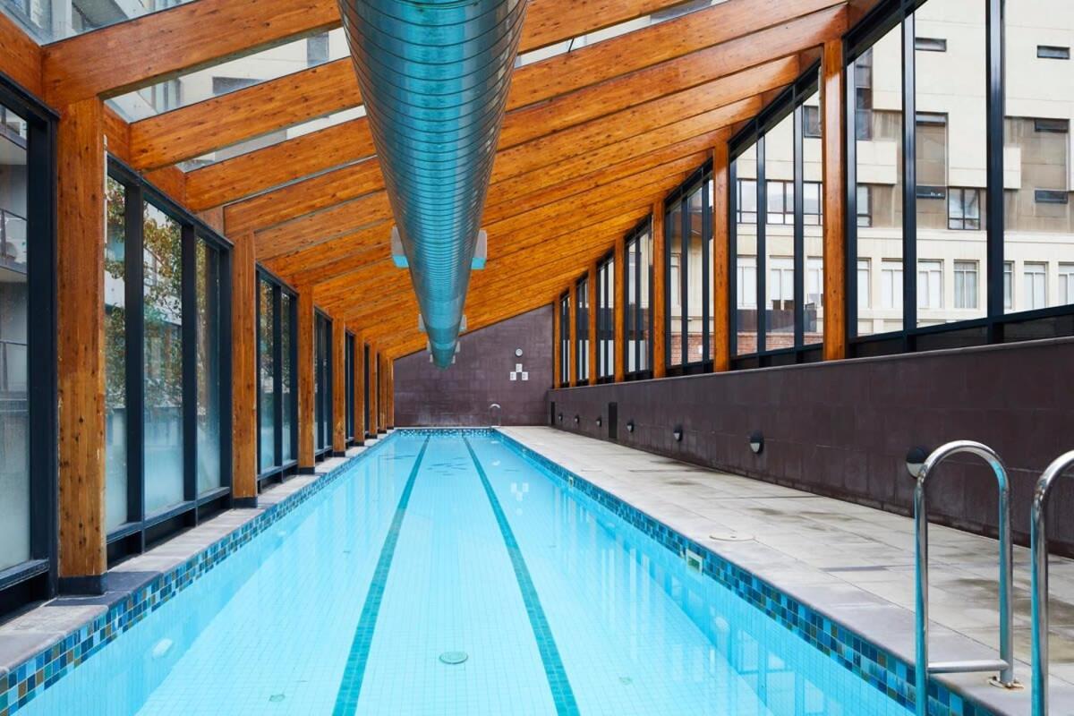 2 Bdrm 2 Bthrm With Parking In Cbd Melbourne