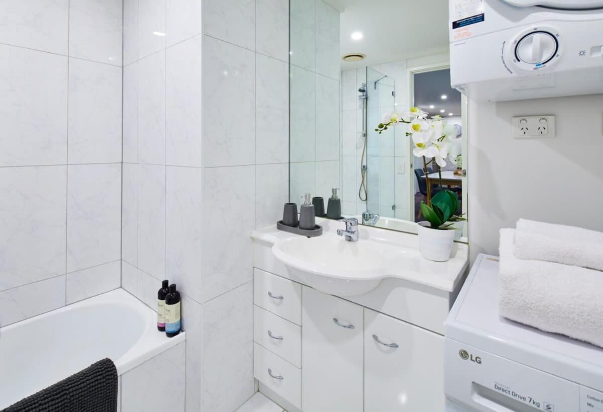 2 Bdrm 2 Bthrm With Parking In Cbd *