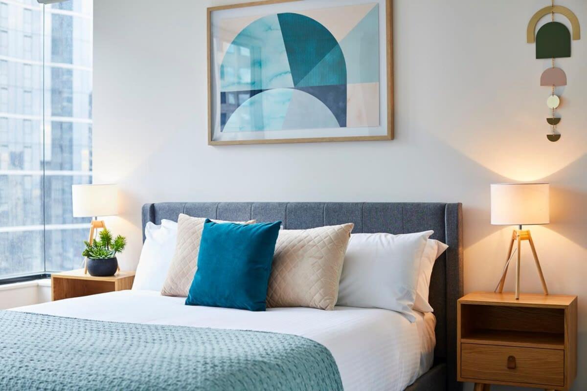 2 Bdrm 2 Bthrm With Parking In Cbd * Melbourne