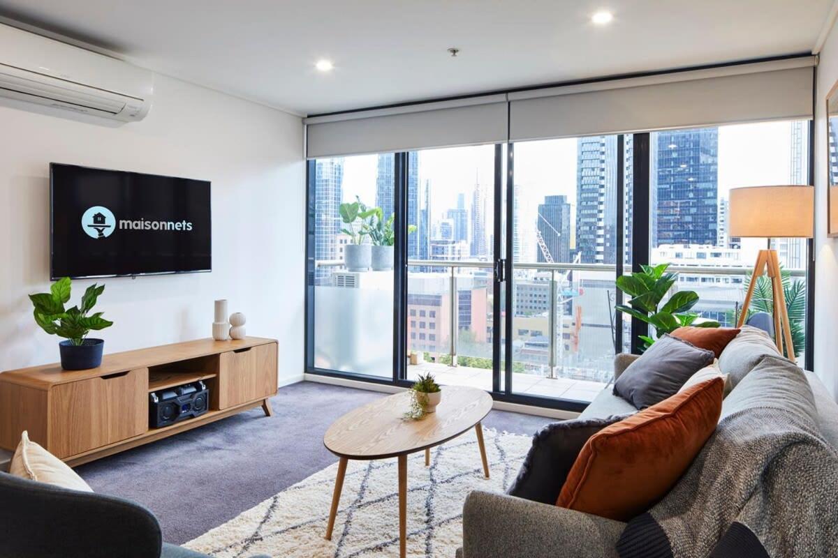 Apartment 2 Bdrm 2 Bthrm With Parking In Cbd Melbourne