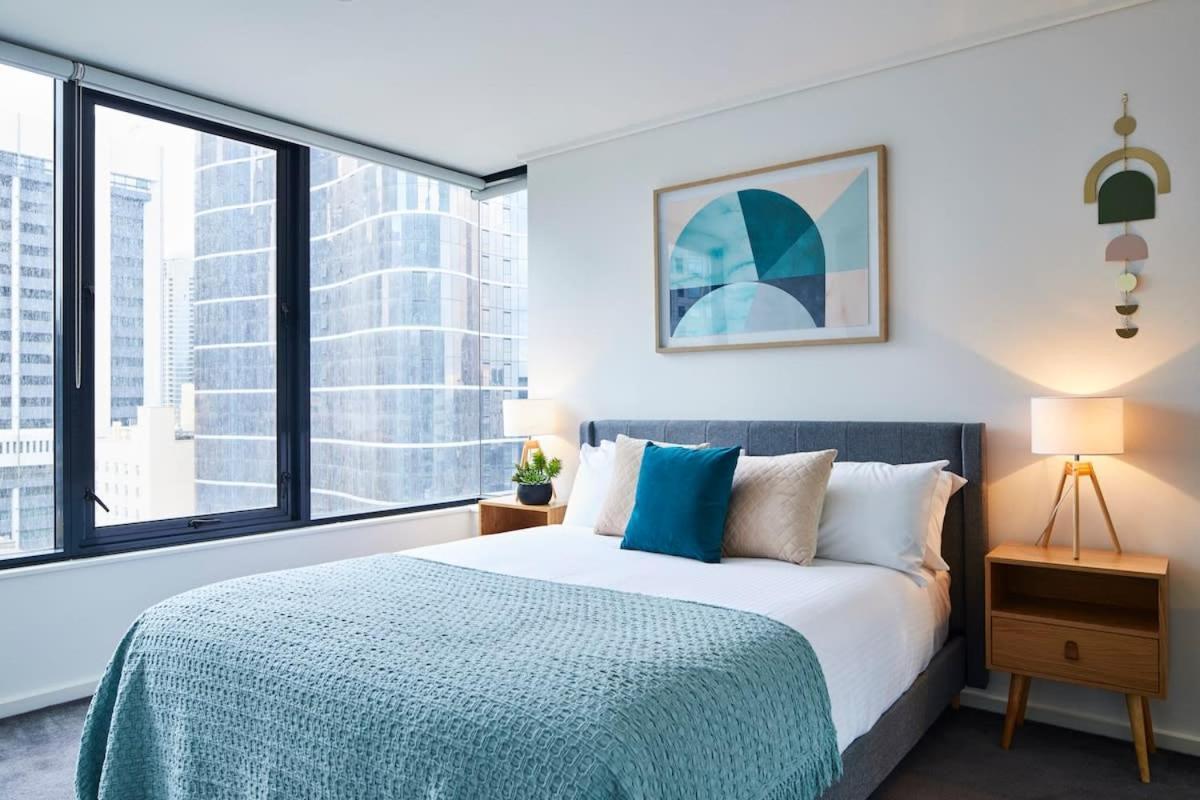 2 Bdrm 2 Bthrm With Parking In Cbd Apartment *